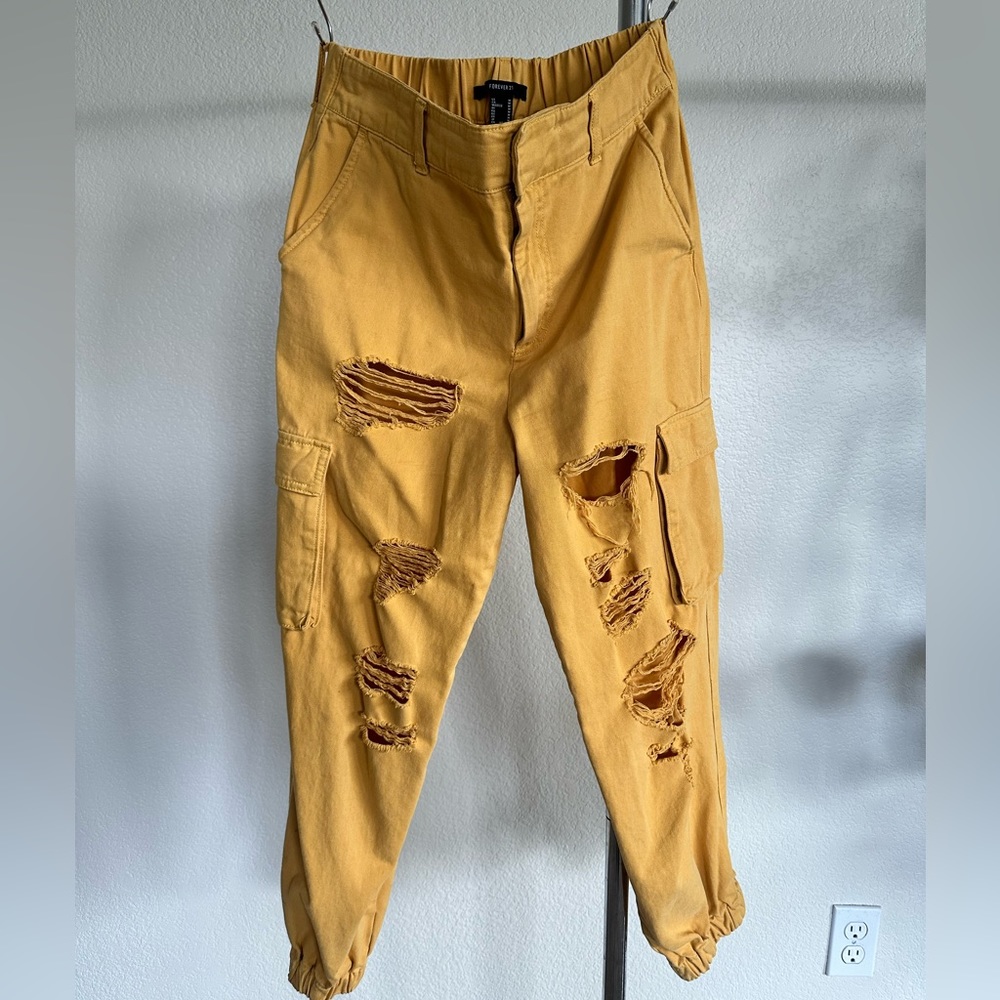 FOREVER21 Women’s Medium Yellow Ripped Cargo Jogger Pants